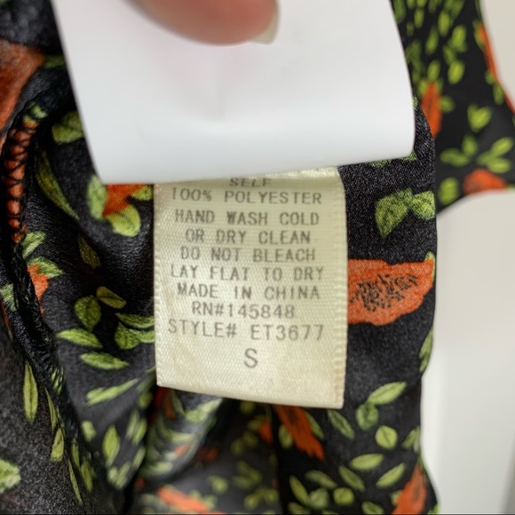 Everly Floral Button down Blouse cropped - Picture 6 of 10